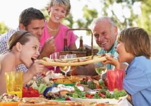 The Proven Clothespin Hack to Secure Napkins for Wind-Free Outdoor Meals