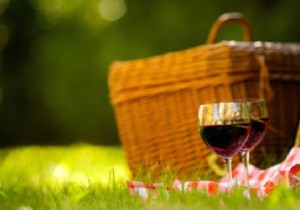 Ingenious DIY Wine Bottle Carrier: Tea Towel Hack for Perfect Picnics