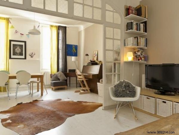 Top Short-Term Rental Platforms for Private Apartments in France: Airbnb vs. Competitors