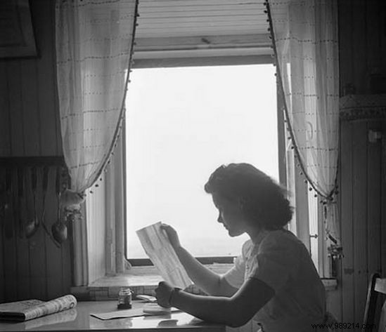 How to Send a Letter Without an Envelope: The WWII Triangular Fold Technique