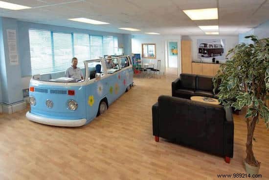 28 Ingenious Upcycling Ideas to Transform Old Cars into Stunning Features