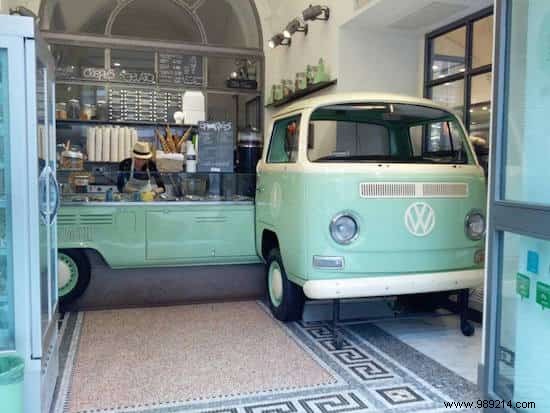 28 Ingenious Upcycling Ideas to Transform Old Cars into Stunning Features