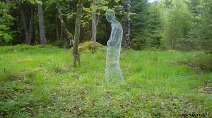 DIY Life-Size Chicken Wire Ghost: Easy Halloween Scare Prop