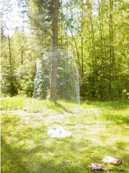 DIY Life-Size Chicken Wire Ghost: Easy Halloween Scare Prop