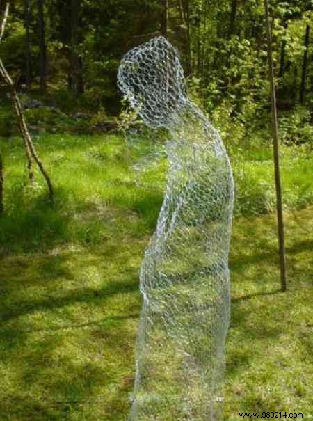 DIY Life-Size Chicken Wire Ghost: Easy Halloween Scare Prop