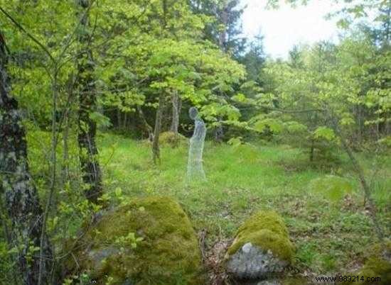 DIY Life-Size Chicken Wire Ghost: Easy Halloween Scare Prop