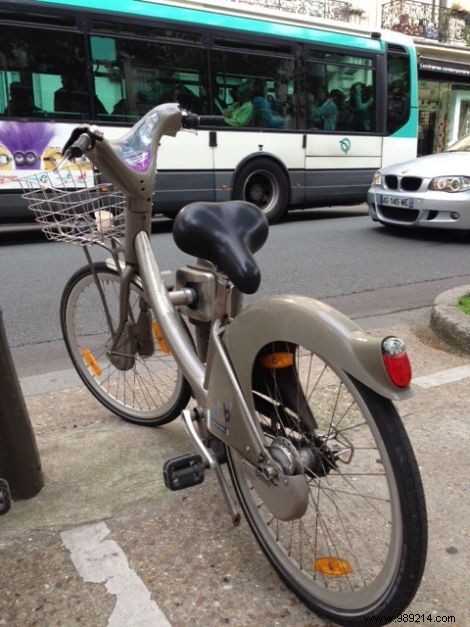 8 Essential Pre-Ride Checks for Vélib Bikes: Tips from a 15+ Year Paris Cyclist