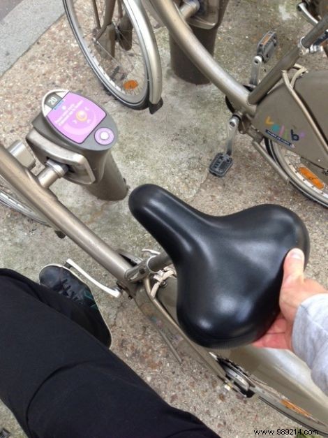 8 Essential Pre-Ride Checks for Vélib Bikes: Tips from a 15+ Year Paris Cyclist