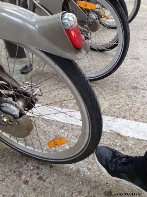 8 Essential Pre-Ride Checks for Vélib Bikes: Tips from a 15+ Year Paris Cyclist