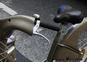 8 Essential Pre-Ride Checks for Vélib Bikes: Tips from a 15+ Year Paris Cyclist