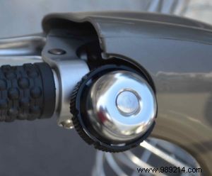 8 Essential Pre-Ride Checks for Vélib Bikes: Tips from a 15+ Year Paris Cyclist