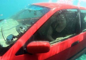 How to Escape a Sinking Car: Proven Step-by-Step Survival Guide