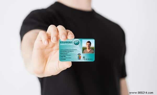 10 Expert Tips to Travel Smarter, Cheaper, and Safer