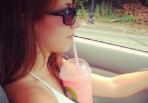 2 Ingenious DIY Drink Holders for Your Car – Free and Effective