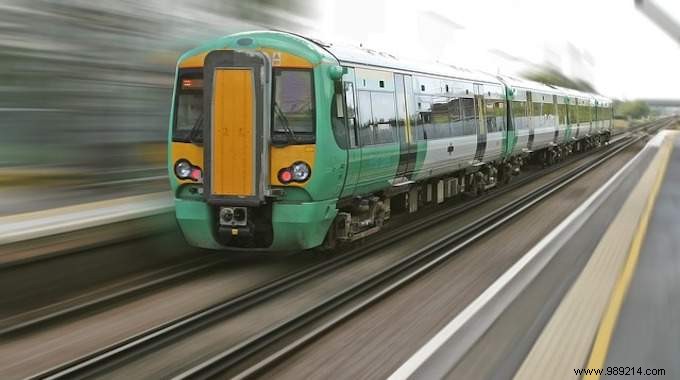 Save Time and Money: Switch to Public Transport for City Commutes