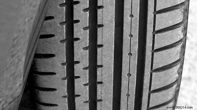 Save Fuel in Winter: Install Snow Tires Only When Roads Are Snowy