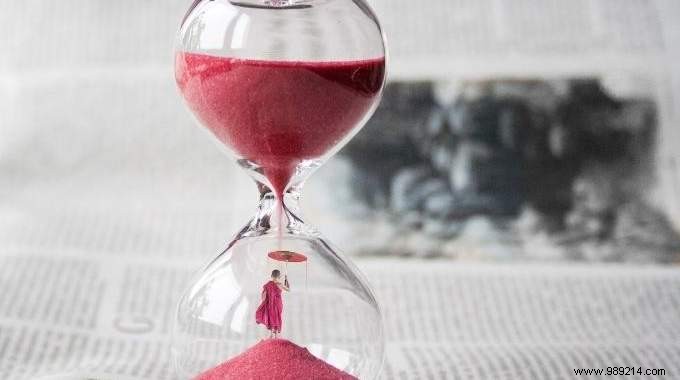 Battery-Free Water Clock: Ditch Batteries Forever with This Innovative Timepiece