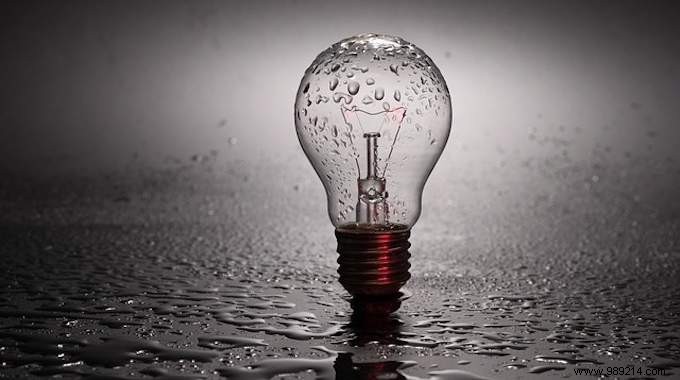 Save €50+ Yearly on Electricity: Turn Off Lights When Leaving Rooms