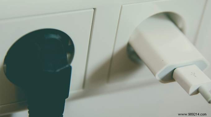 Smart Battery Charge Cut-Off Socket: Auto-Shutoff Saves Energy and Protects Devices