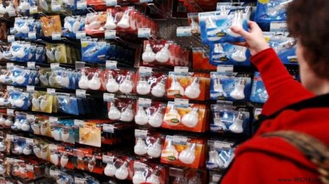 Wattage Equivalents: Switch from Incandescent to Energy-Saving Bulbs with Confidence