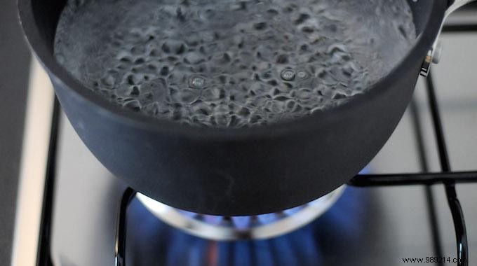Simple Kitchen Hack: Save Gas by Lowering Heat After Water Boils