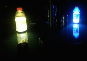 Forgot Your Camping Lantern? DIY One in 1 Minute with Phone & Water Bottle