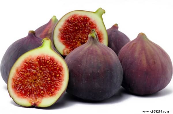 Safe Human Foods for Dogs: Expert Guide to 104 Foods Your Pup Can Eat