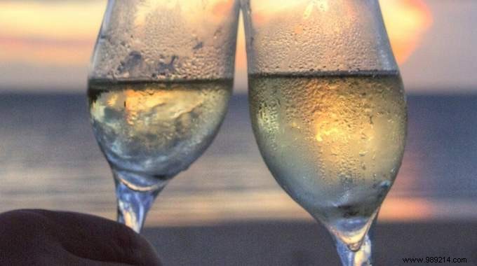 Budget Sparkling Wine for Valentine s Day: Why Cava Beats Expensive Champagne