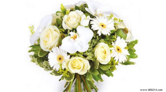 How to Score Affordable, Beautiful Flower Bouquets at the Supermarket