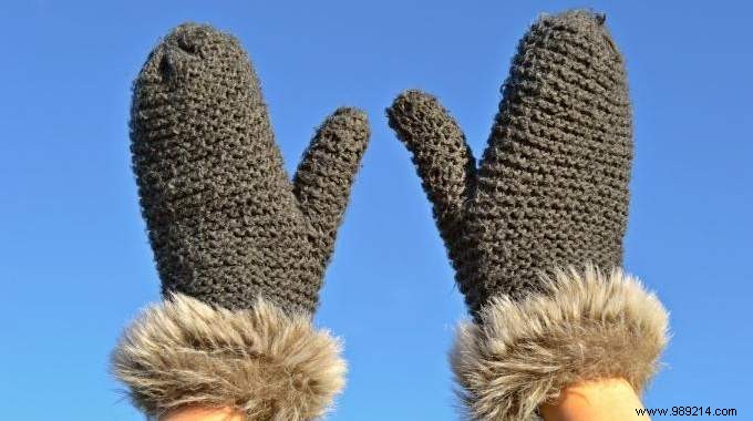 Shop Smarter: Why Touching Products Triggers Impulse Buys – Try the Mittens Method