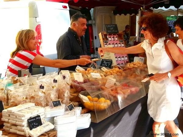 Master Market Bargains: Shop at 1 PM with Friends for the Best Deals