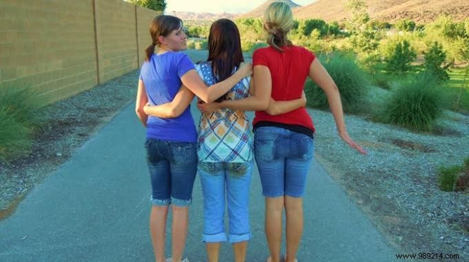 DIY Waterproof Picnic Blanket: Stay Dry on Damp Grass with a Shower Curtain Hack