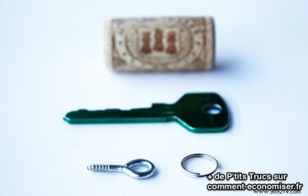 DIY Floating Keychain: Craft Yours in 2 Minutes with Cork and a Screw Eyelet