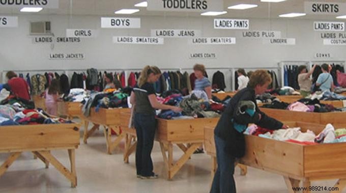 How to Sell Your Used Clothes at a Consignment Store and Earn Cash