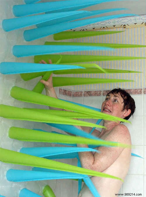 Innovative Shower Curtain Ends Your Shower in 4 Minutes to Conserve Water