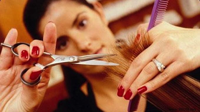 Sharpen Your Scissors in Seconds with Sandpaper: A Time-Tested Family Trick