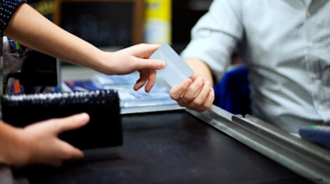 Smart Hack: Store Loyalty Cards in Your Navigo or Imagine R Card Pocket