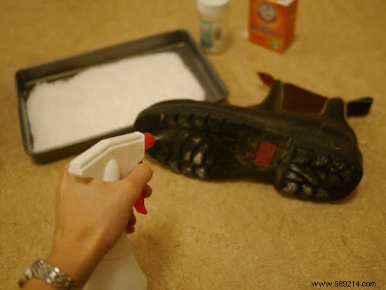 Create Realistic Santa Footprints with Baking Soda: Easy Christmas Magic