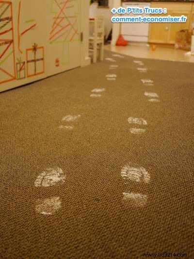 Create Realistic Santa Footprints with Baking Soda: Easy Christmas Magic