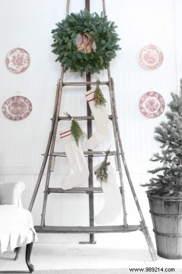 19 Ingenious Ways to Upcycle Old Ladders into Stylish Home Decor