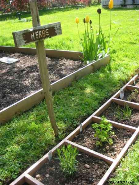 19 Ingenious Ways to Upcycle Old Ladders into Stylish Home Decor