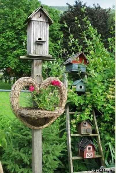 19 Ingenious Ways to Upcycle Old Ladders into Stylish Home Decor