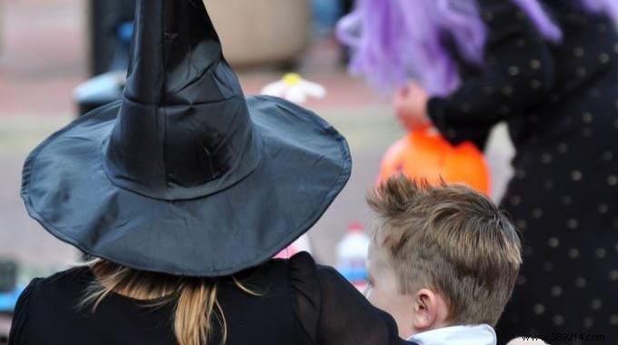 DIY Cheap Halloween Witch Costume: Easy Steps from Your Closet