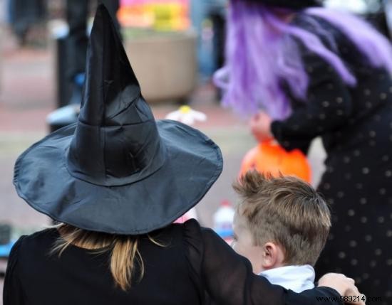 DIY Cheap Halloween Witch Costume: Easy Steps from Your Closet