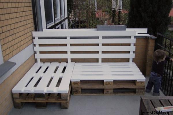 42 Genius DIY Wooden Pallet Projects: Upcycle into Furniture, Decor, and More