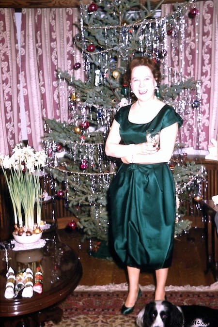 40 Nostalgic Christmas Photos from the 1950s: Relive Holiday Magic of Yesteryear
