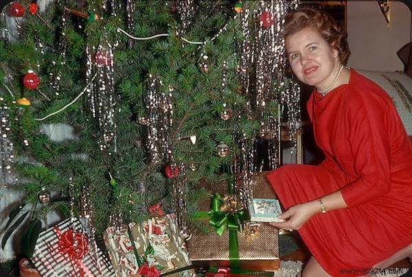 40 Nostalgic Christmas Photos from the 1950s: Relive Holiday Magic of Yesteryear