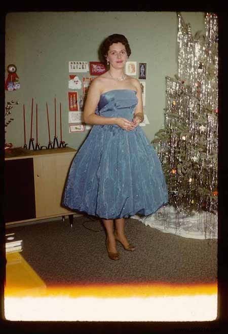 40 Nostalgic Christmas Photos from the 1950s: Relive Holiday Magic of Yesteryear
