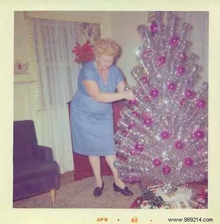 40 Nostalgic Christmas Photos from the 1950s: Relive Holiday Magic of Yesteryear
