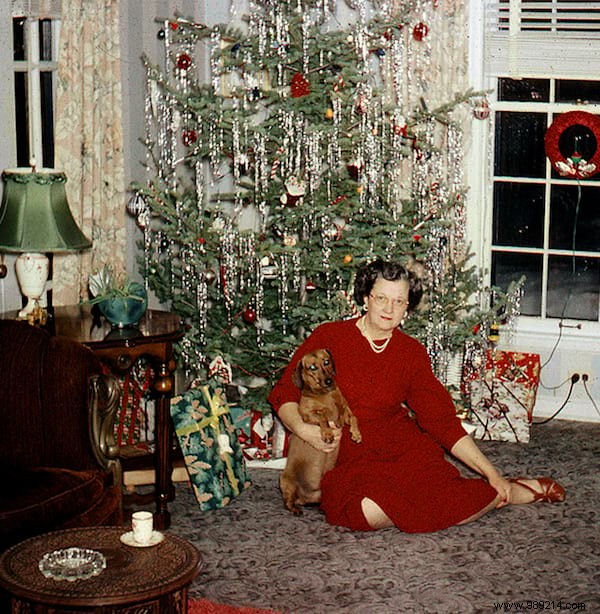 40 Nostalgic Christmas Photos from the 1950s: Relive Holiday Magic of Yesteryear